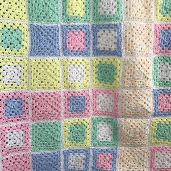 Handmade Pastel Granny Square Crochet Afghan Baby Lap Blanket Acrylic 35’’x50’’ - Picture 3 of 6